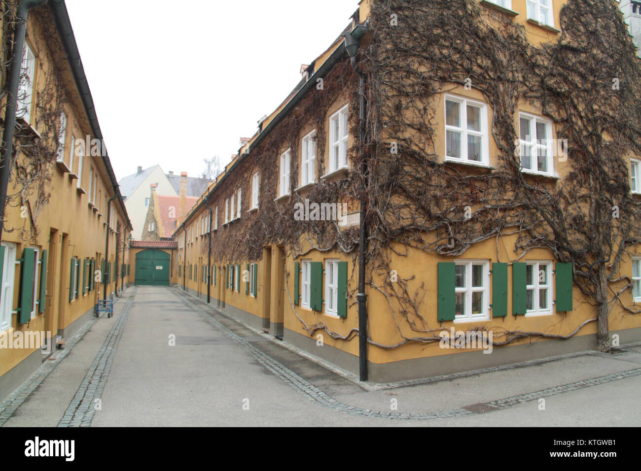 Photographie prise le 13 mars 2013 à Augsbourg, en Allemagne, représentant le numéro 2197, possiblement lié à un véhicule ou à un bâtiment, capturant une scène urbaine. Banque D'Images