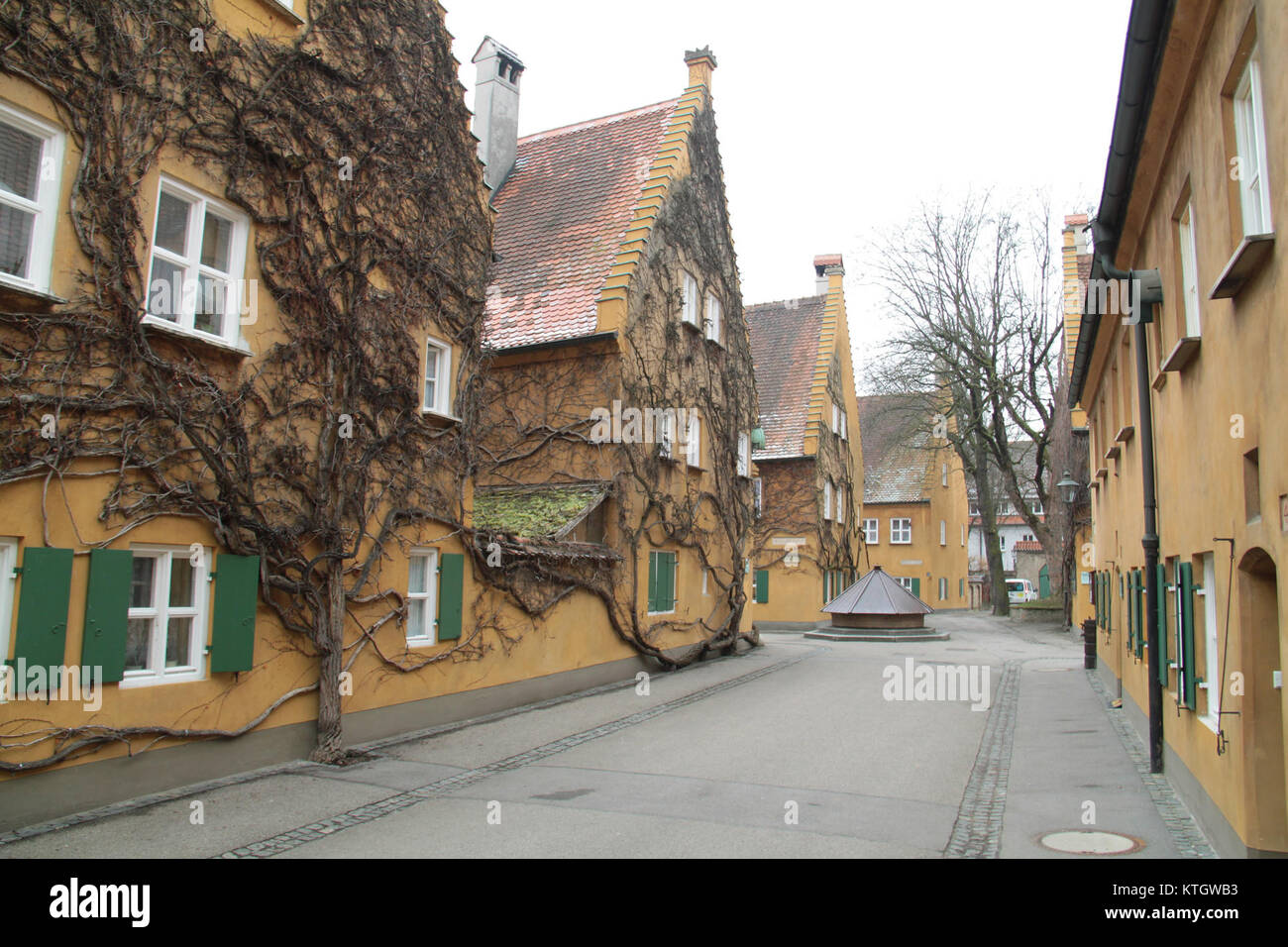 Augsbourg, une ville d'Allemagne, est connue pour sa riche histoire, y compris son rôle dans le Saint Empire romain germanique. Le titre fait probablement référence à un événement ou à une image datant du 13 mars 2013. Banque D'Images