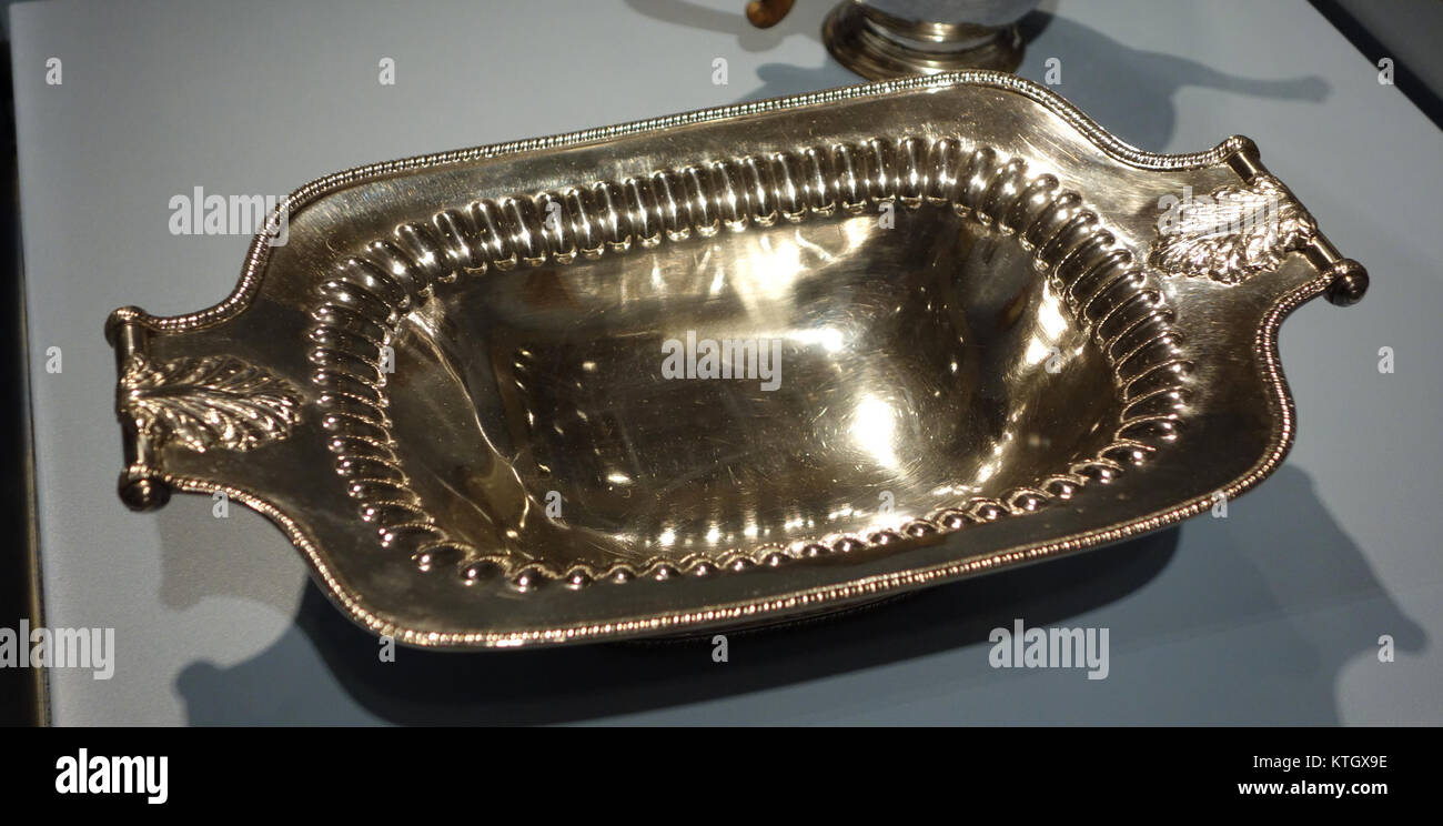 Il s'agit d'un panier en argent fabriqué par John McMullin, un artisan de Philadelphie, datant d'environ 1810-1820, actuellement conservé dans la collection du Cincinnati Art Museum. Banque D'Images Il s'agit d'un panier en argent fabriqué par John McMullin, un artisan de Philadelphie, datant d'environ 1810-1820, actuellement conservé dans la collection du Cincinnati Art Museum. Banque D'Images
