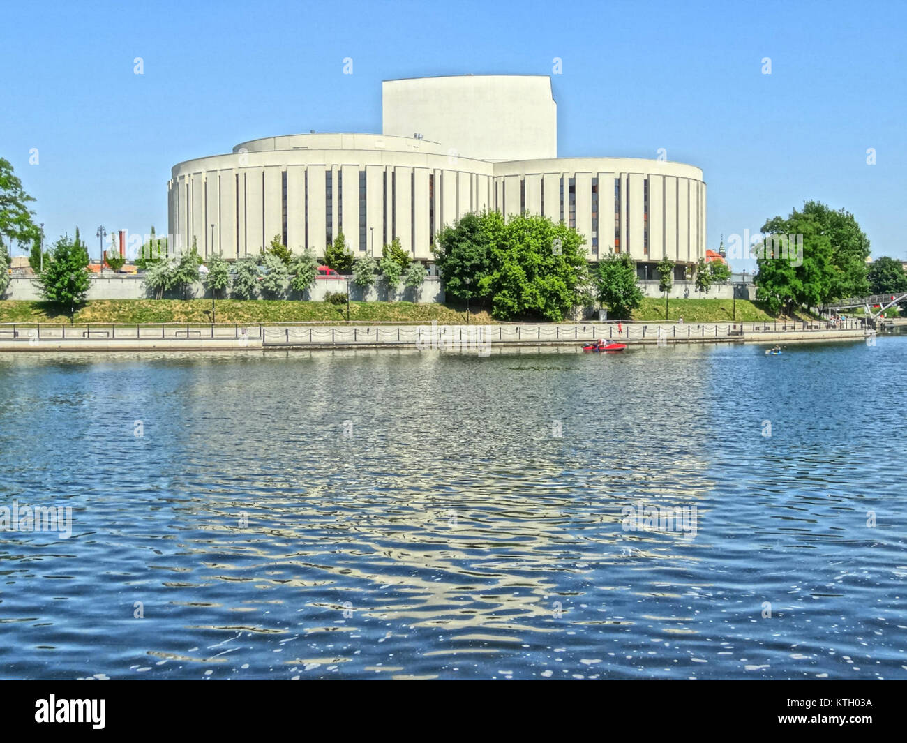 Opera Nova est une institution culturelle renommée à Bydgoszcz, en Pologne, connue pour ses contributions aux arts Le bâtiment sert de centre majeur pour les spectacles d'opéra et de musique classique dans la région. Banque D'Images