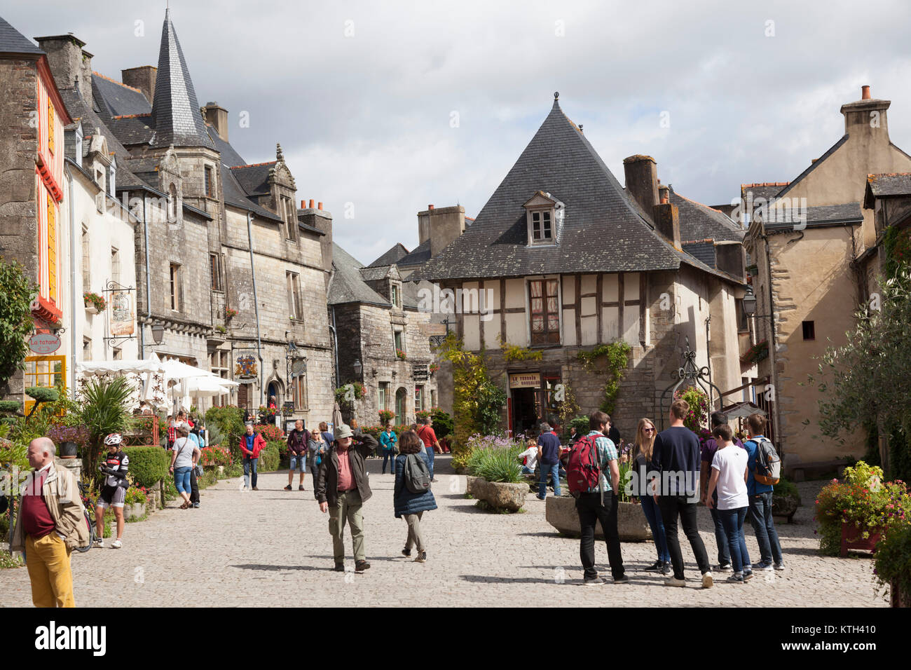 La place du puits, à Rochefort en Terre (Bretagne - France). Classé comme le 2016 du plus beau village de France. Banque D'Images