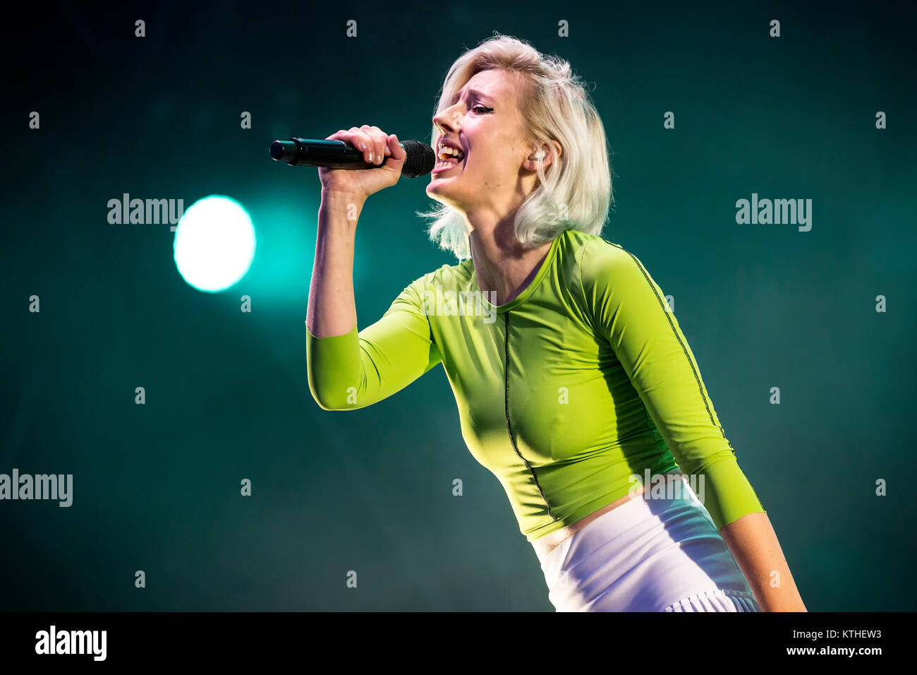 La chanteuse pop suédoise, musicien et auteur-compositeur Veronica Maggio effectue un concert live au Swedish music festival Festival 2016 Bråvalla. La Suède, 02/07 2016. Banque D'Images