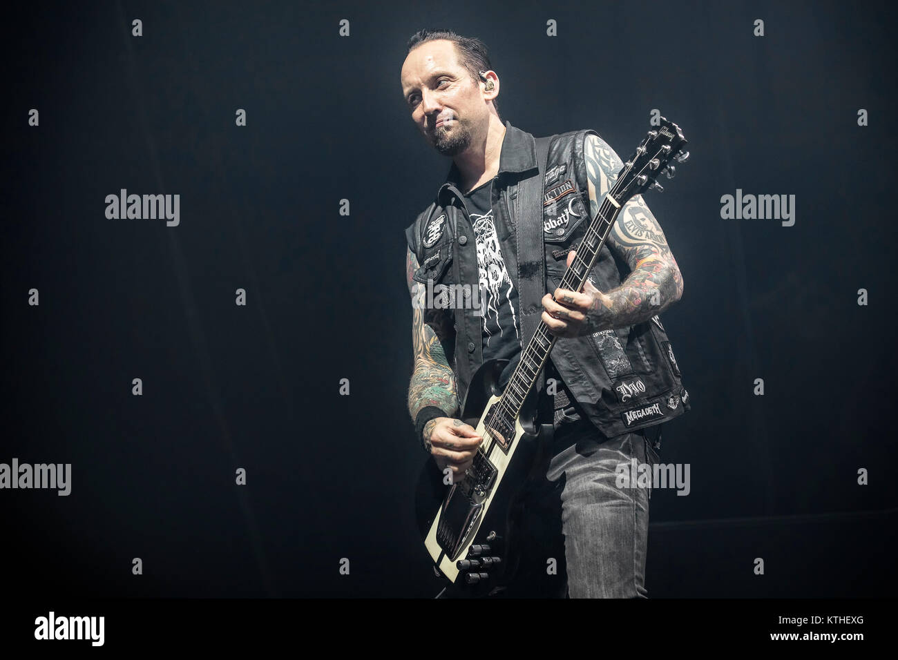 Le groupe de hard-rock danois Volbeat effectue un concert live à Oslo Spektrum. Ici le chanteur et guitariste Michael Poulsen est vu sur scène. La Norvège, 26/10 2016. Banque D'Images