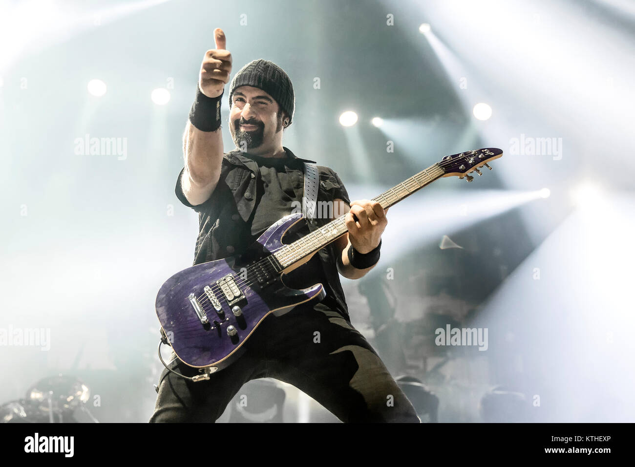Le groupe de hard-rock danois Volbeat effectue un concert live à Oslo Spektrum. Ici le guitariste Rob Caggiano est vu sur scène. La Norvège, 26/10 2016. Banque D'Images