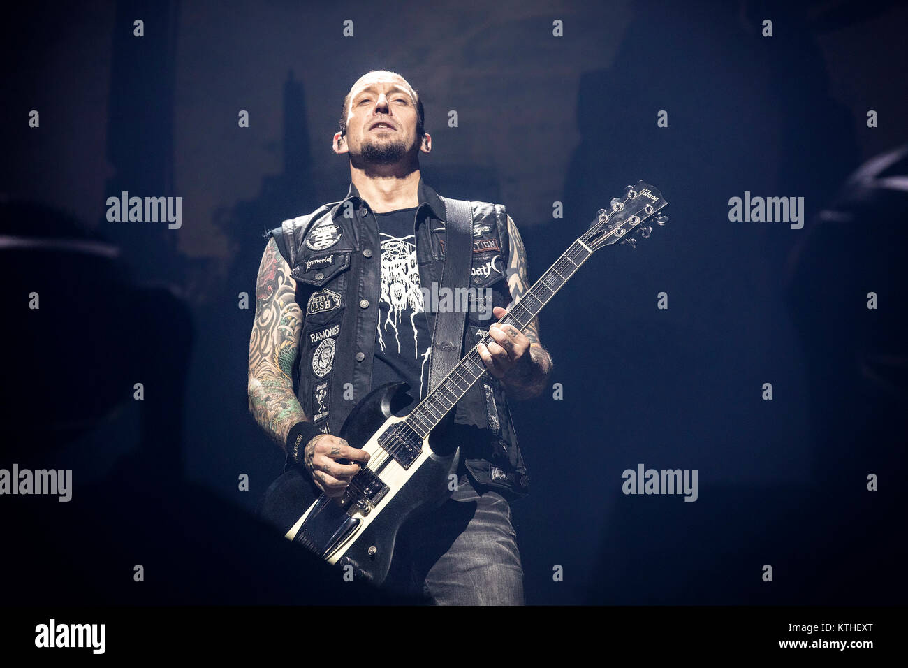 Le groupe de hard-rock danois Volbeat effectue un concert live à Oslo Spektrum. Ici le chanteur et guitariste Michael Poulsen est vu sur scène. La Norvège, 26/10 2016. Banque D'Images
