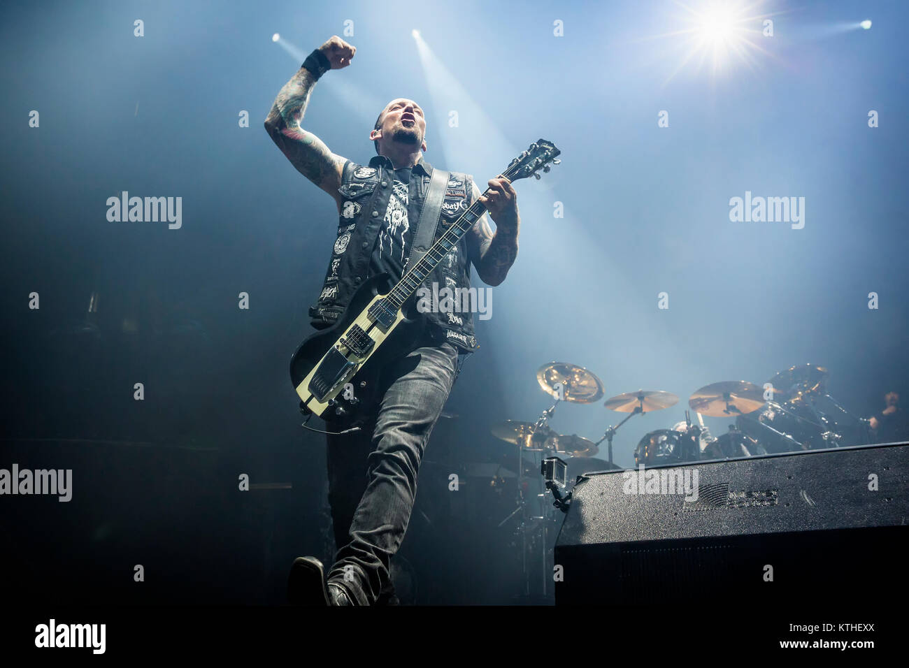 Le groupe de hard-rock danois Volbeat effectue un concert live à Oslo Spektrum. Ici le chanteur et guitariste Michael Poulsen est vu sur scène. La Norvège, 26/10 2016. Banque D'Images