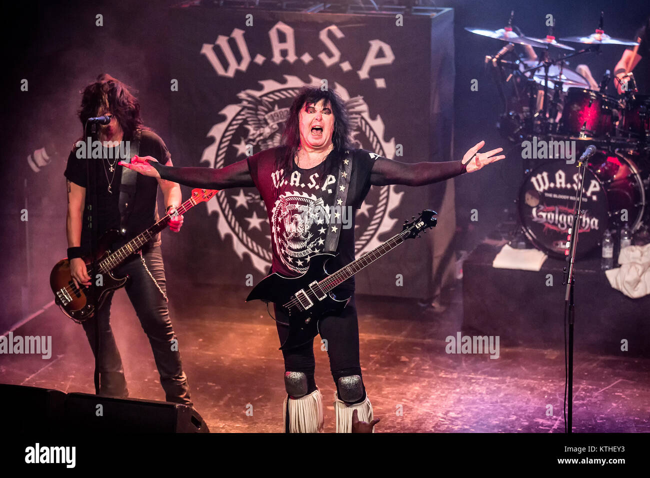 Le Glam metal américain W.A.S.P. bande effectue un concert live à la scène de l'Union européenne à Oslo. Ici la bande originale du dernier membre de la bande, le chanteur auteur-compositeur-interprète, Blackie Lawless est vu sur scène. La Norvège, 14/10 2015. Banque D'Images