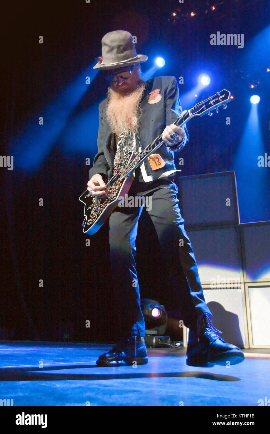 Le groupe de rock sudiste ZZ Top effectue un concert live à l'Oslo Spektrum. Le trio est composé de Billy Gibbons, Dusty Hill et Frank Beard. La Norvège, 23/10 2010. Banque D'Images