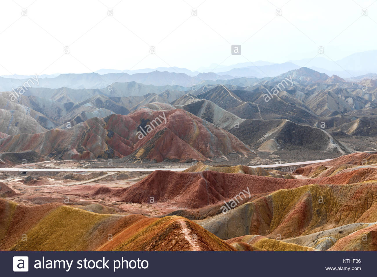 Les Montagnes De Larc En Ciel De Lasie En Chine à Géoparc