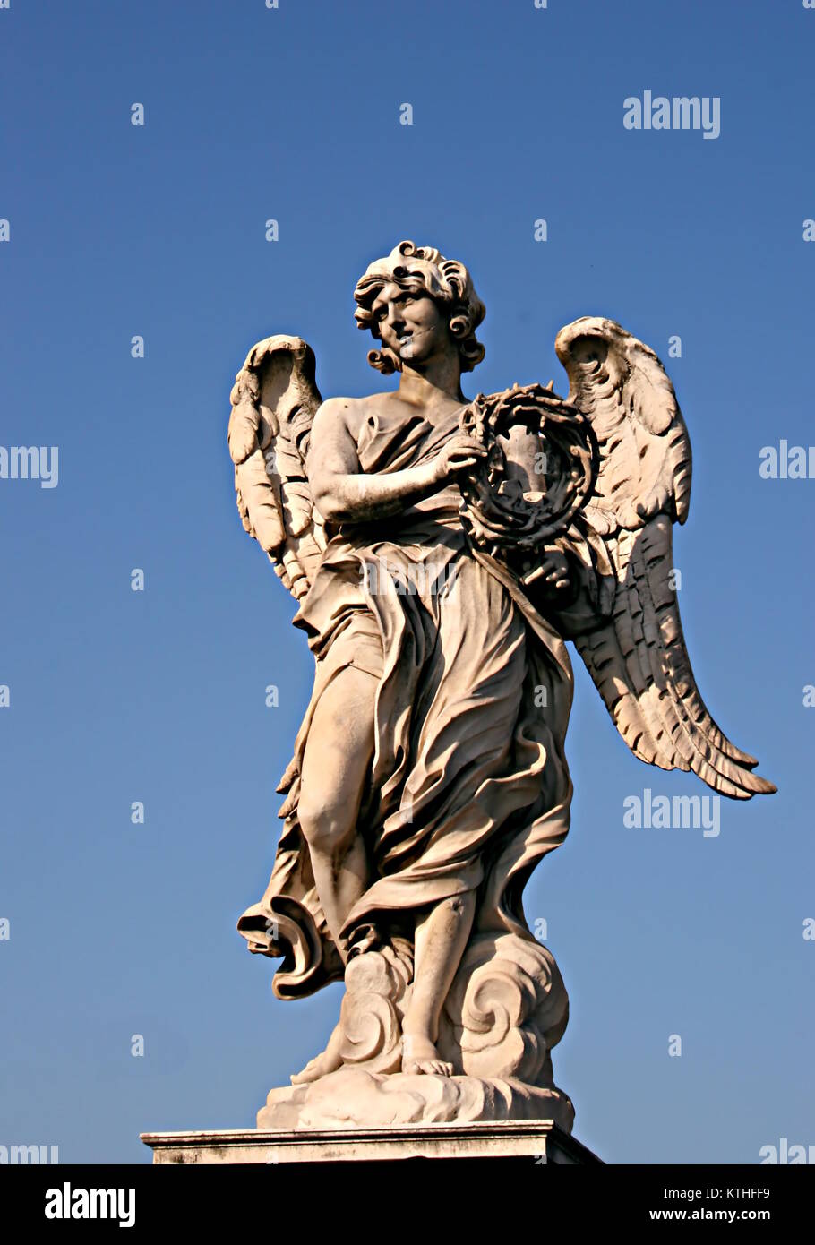 Ange à la Couronne d'épines, par Paolo Naldini, un des anges sur Ponte Sant'Angelo, Rome. C'est inscription est dans configitur aerumna spin mea dum Banque D'Images