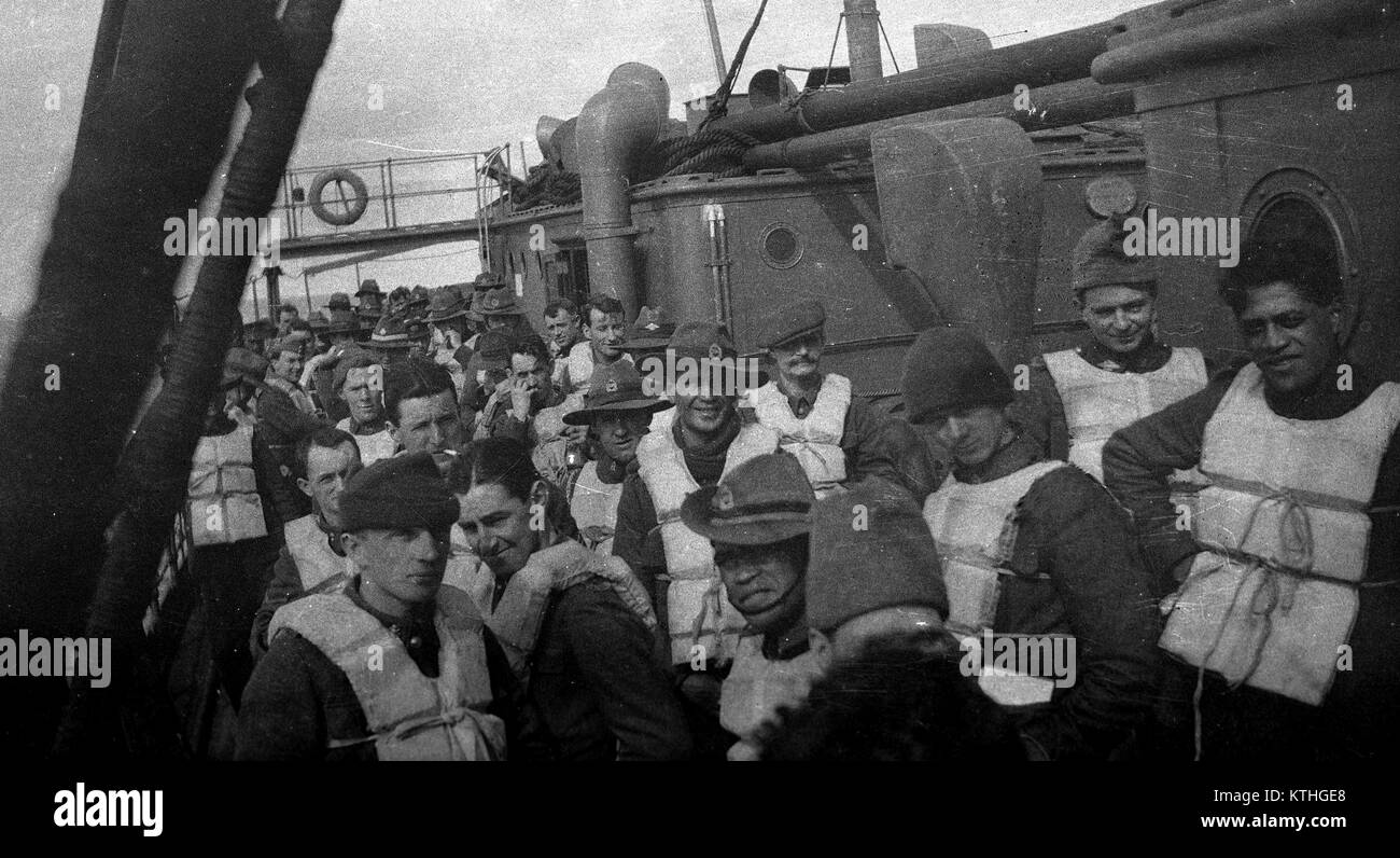 La Nouvelle-Zélande des soldats portant sur les gilets de troupes allant à la Première Guerre mondiale Banque D'Images