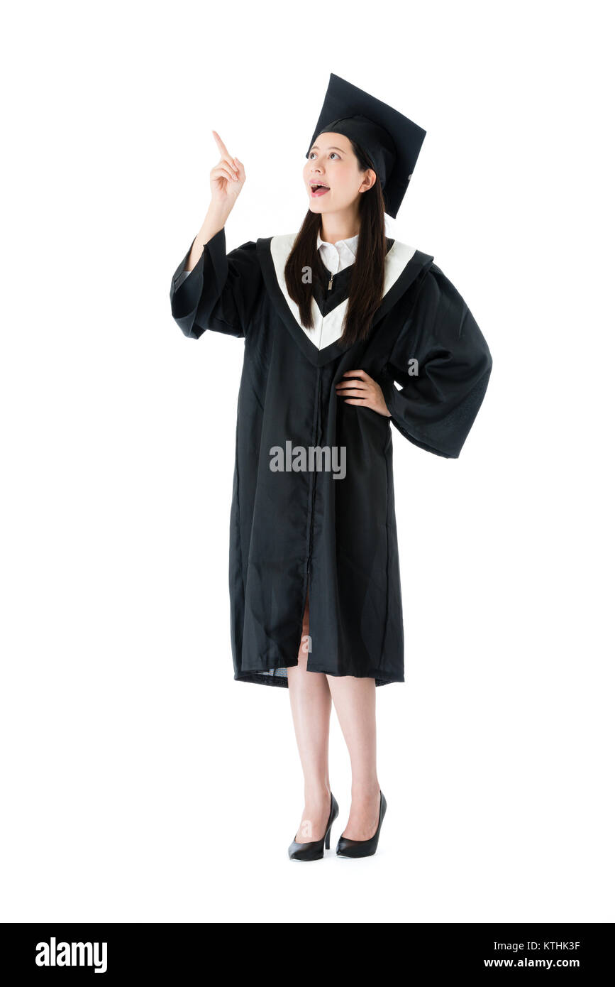 Heureux belle fille college étudiant diplômé ayant une bonne idée de planifier les futures isolé sur fond blanc. Banque D'Images