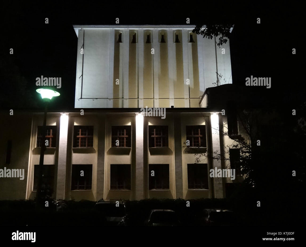 Le théâtre polonais de Bydgoszcz (Teatr Polski) est un lieu emblématique de Pologne, accueillant diverses représentations. Cet événement, qui s’est tenu le 4 juillet 2013, comportait une soirée de spectacles de théâtre mettant en valeur le patrimoine culturel polonais. Banque D'Images