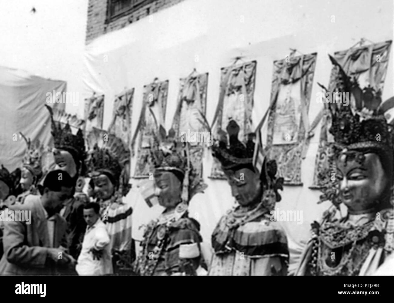 Images du Bouddha Dipankar exposées à Swayambhu, Katmandou pendant Swanya Punhi (célébration de l'anniversaire du Bouddha), dans les années 1960 Banque D'Images