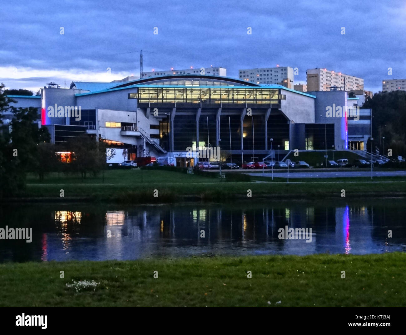 'BDG halaLuczniczka noc 2 10 2013' fait probablement référence à un événement ou à une image de la salle Luczniczka à Bydgoszcz, en Pologne, pris dans la nuit du 2 octobre 2013. Banque D'Images 'BDG halaLuczniczka noc 2 10 2013' fait probablement référence à un événement ou à une image de la salle Luczniczka à Bydgoszcz, en Pologne, pris dans la nuit du 2 octobre 2013. Banque D'Images