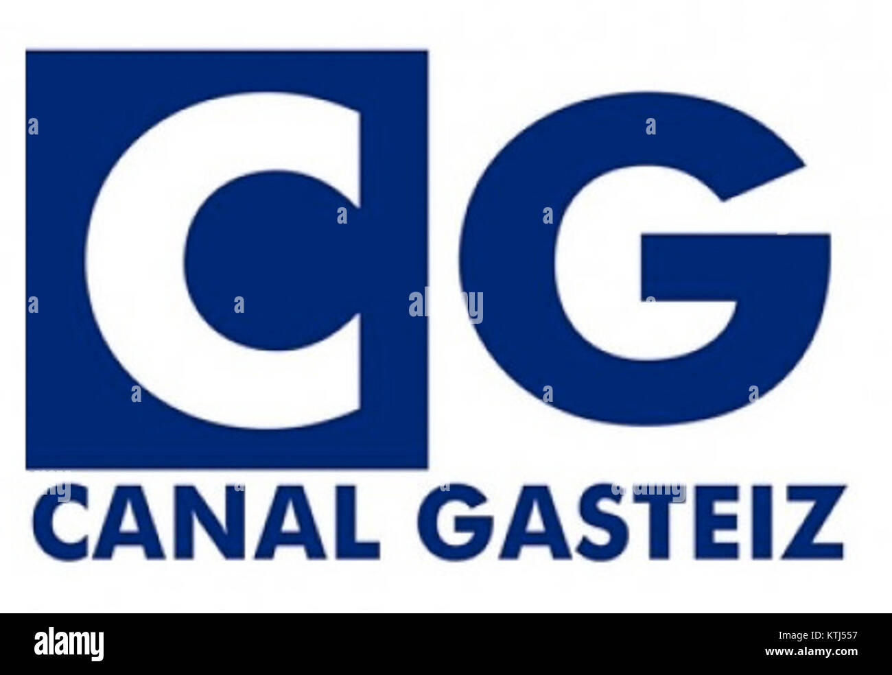 Une vue panoramique sur le canal Gasteiz, mettant en valeur la voie navigable et le paysage urbain environnant dans la ville de Vitoria-Gasteiz, en Espagne. Banque D'Images
