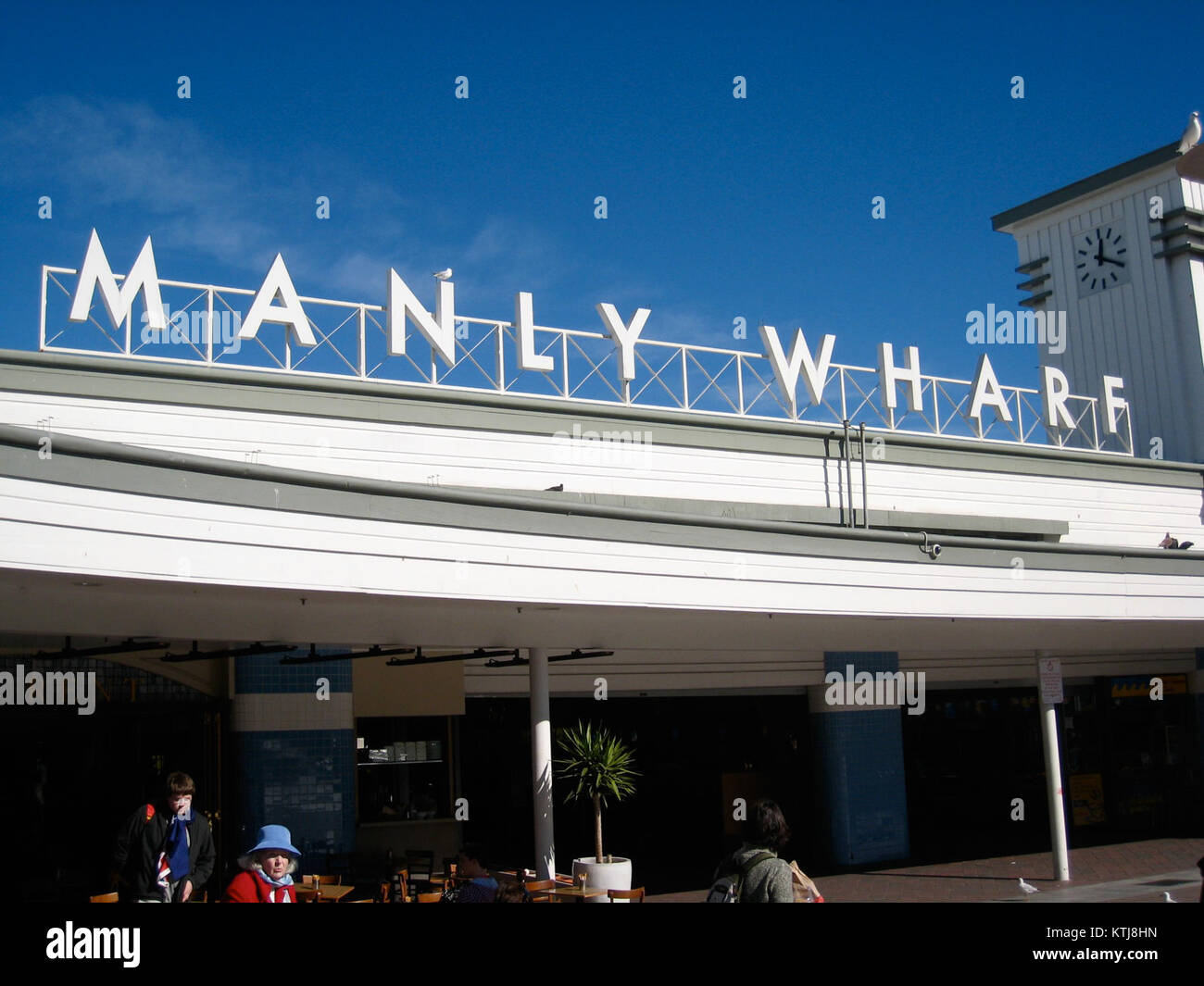 La photographie intitulée « Australie juillet 2008 » capture un moment précis du paysage australien pendant le mois d'été de juillet 2008. Il met en évidence les caractéristiques environnementales clés, les conditions météorologiques et éventuellement les événements culturels ou les activités qui se déroulent à l'époque en Australie, donnant un aperçu de la diversité géographique et du mode de vie du pays. Banque D'Images