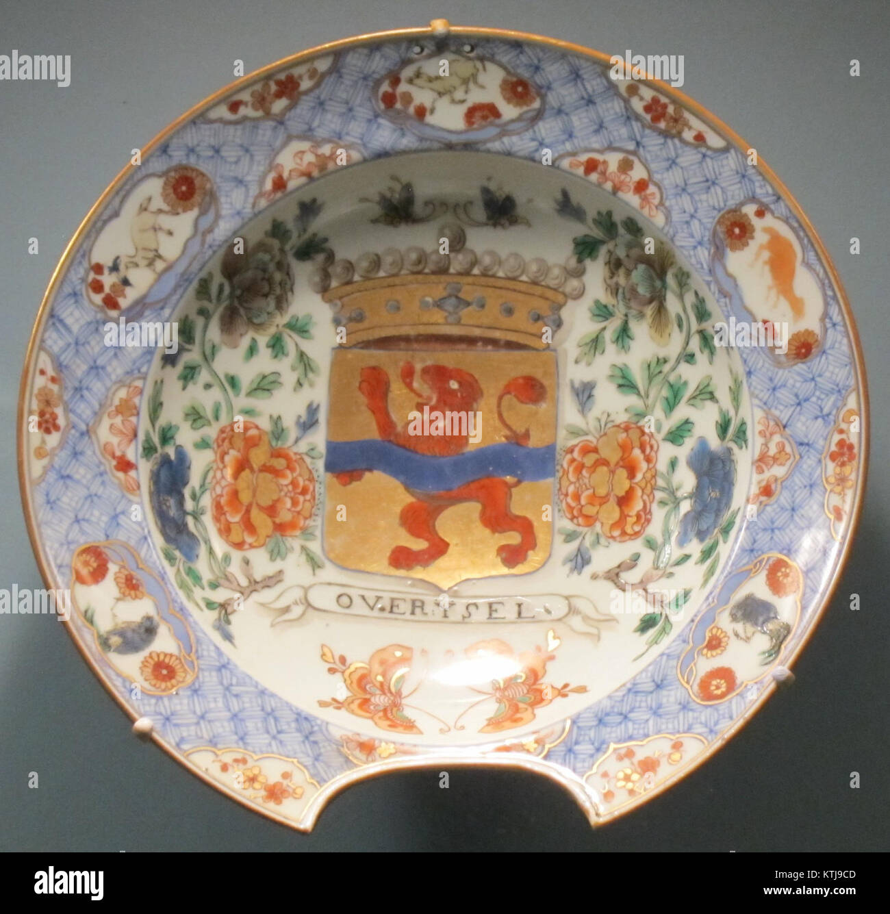 Coiffeur Bol, c. 1700, Chine, porcelaine pâte dure avec émail bleu décor famille verte décoration, HAA Banque D'Images