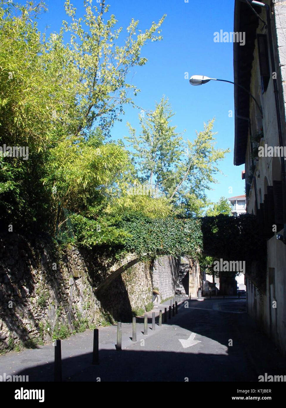 Azkoitia 34 se réfère à un lieu ou numéro de référence dans Azkoitia, une ville du pays basque en Espagne. Le numéro désigne probablement une adresse, un bâtiment ou un point d'intérêt précis dans la ville. Azkoitia est connue pour son patrimoine culturel et ses monuments historiques, ce qui en fait une partie importante de la région. Banque D'Images Azkoitia 34 se réfère à un lieu ou numéro de référence dans Azkoitia, une ville du pays basque en Espagne. Le numéro désigne probablement une adresse, un bâtiment ou un point d'intérêt précis dans la ville. Azkoitia est connue pour son patrimoine culturel et ses monuments historiques, ce qui en fait une partie importante de la région. Banque D'Images