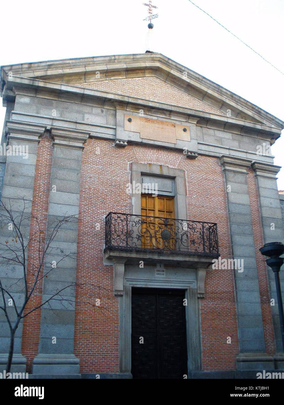 Une photographie de la ville historique d'Avila, en Espagne, capturant ses célèbres murs médiévaux et son architecture. Avila est connue pour ses sites historiques bien conservés et son importance culturelle. Banque D'Images