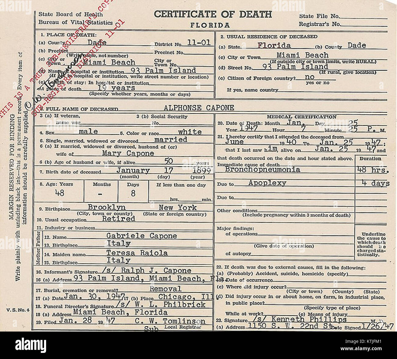 Le certificat de décès d'Al Capone, un gangster américain notoire, détaillant son décès et son importance dans les antécédents criminels. Banque D'Images Le certificat de décès d'Al Capone, un gangster américain notoire, détaillant son décès et son importance dans les antécédents criminels. Banque D'Images