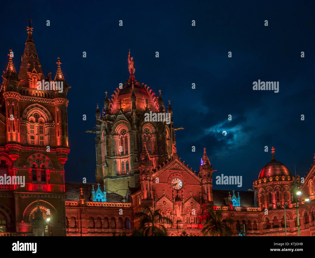 La gare Chhatrapati Shivaji Terminus (MSTC), est une gare ferroviaire historique et site du patrimoine mondial de l'UNESCO à Mumbai, Maharashtra, Inde Banque D'Images