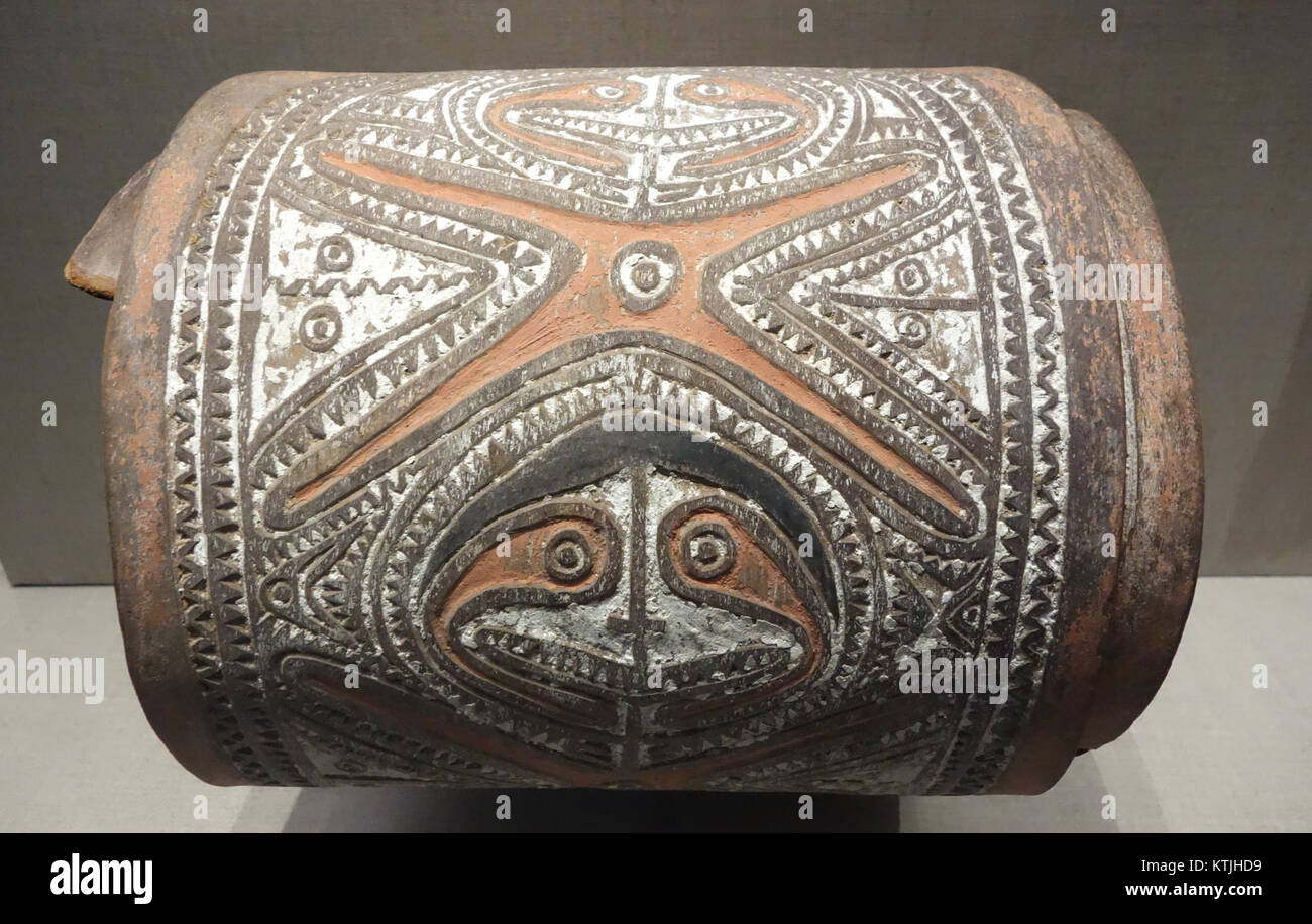 Une ceinture d'écorce du XIXe siècle du golfe de Papouasie, portée par les peuples namau ou Orokolo côtiers, mettant en valeur l'artisanat traditionnel utilisant l'écorce, la chaux et le pigment. Banque D'Images