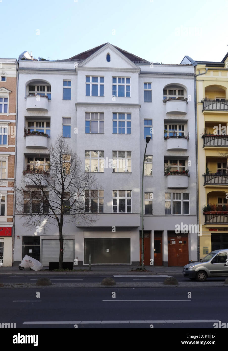 Une photographie du SchÃ¶neberg HauptstraÃŸe à Berlin, prise le 25 novembre 2013, montrant l’environnement urbain et les caractéristiques architecturales de cette rue centrale. Banque D'Images