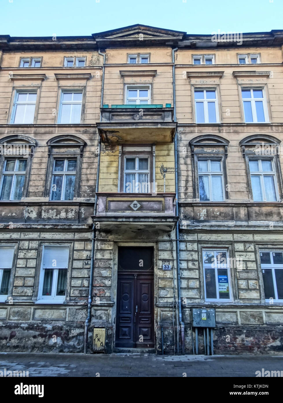 BDG Sienkiewicza, situé au 33, rue Sienkiewicza, est un bâtiment d'intérêt dans une ville polonaise. L'importance du bâtiment en 2014 pourrait être liée à ses caractéristiques architecturales ou à sa valeur historique. Banque D'Images BDG Sienkiewicza, situé au 33, rue Sienkiewicza, est un bâtiment d'intérêt dans une ville polonaise. L'importance du bâtiment en 2014 pourrait être liée à ses caractéristiques architecturales ou à sa valeur historique. Banque D'Images