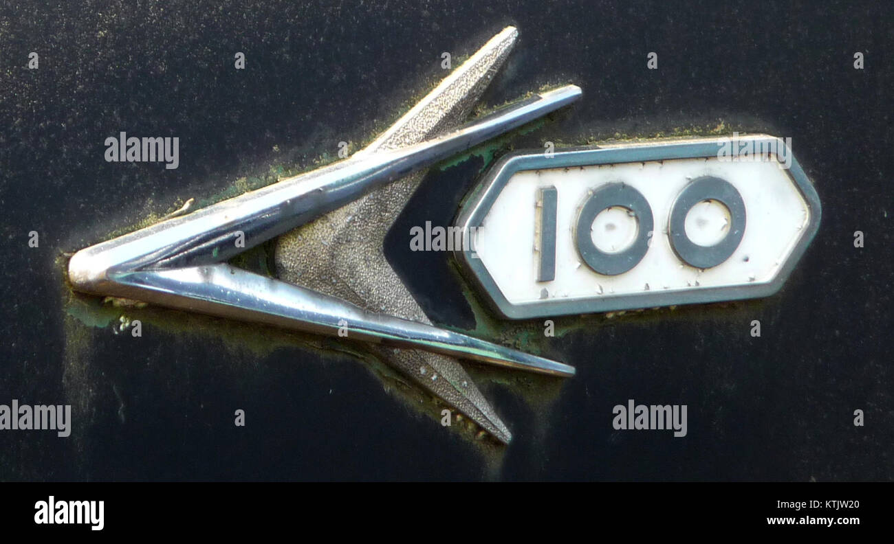 Le Forward look D100 fait référence à un concept-car futuriste de Chrysler, connu pour son design innovant et son rôle dans l'histoire de l'automobile. Banque D'Images