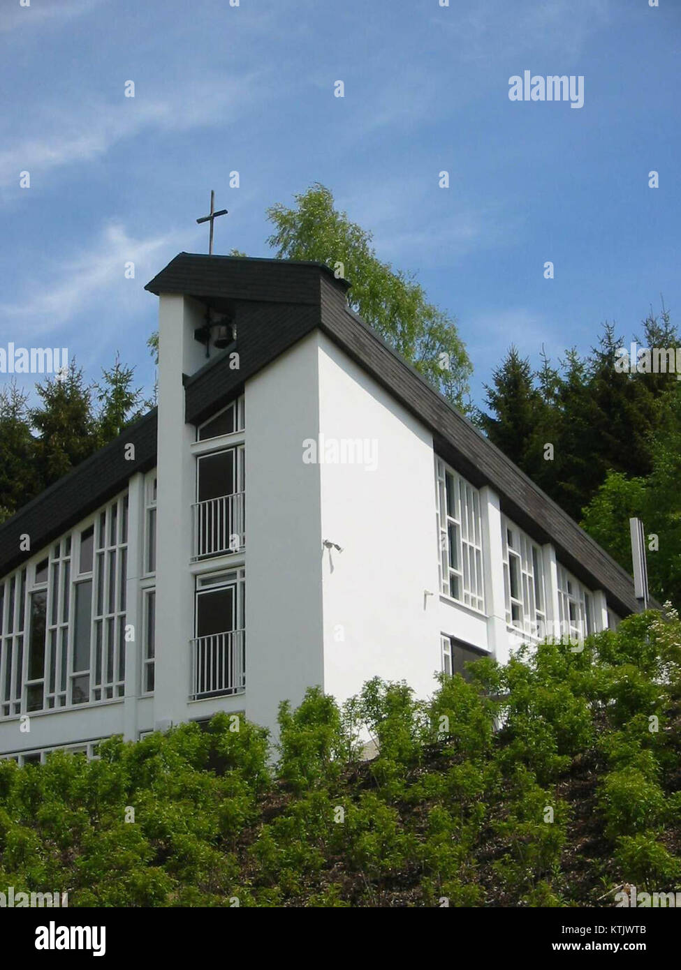 Aue Kirche est une église historique en Allemagne, connue pour son importance architecturale et son rôle religieux. Il a été une partie importante de la communauté locale pendant des siècles, servant de lieu de culte et de monument historique. Banque D'Images