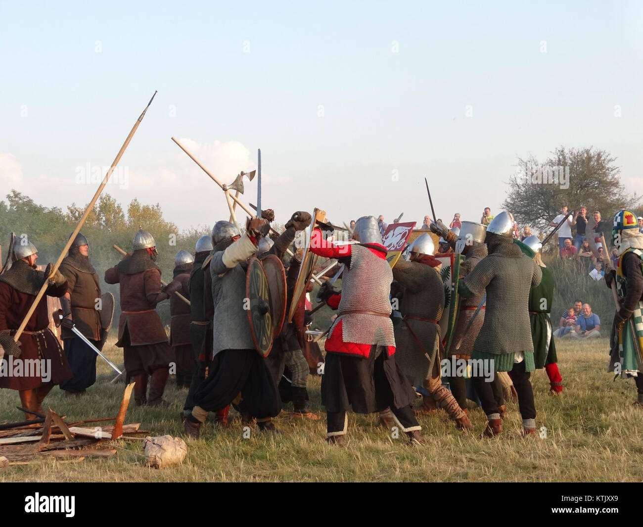 La production Wyszogrod du 25 septembre 2014 est une puissante représentation théâtrale présentant l'histoire et la culture polonaises locales à travers une interprétation dramatique et une expression artistique. Banque D'Images