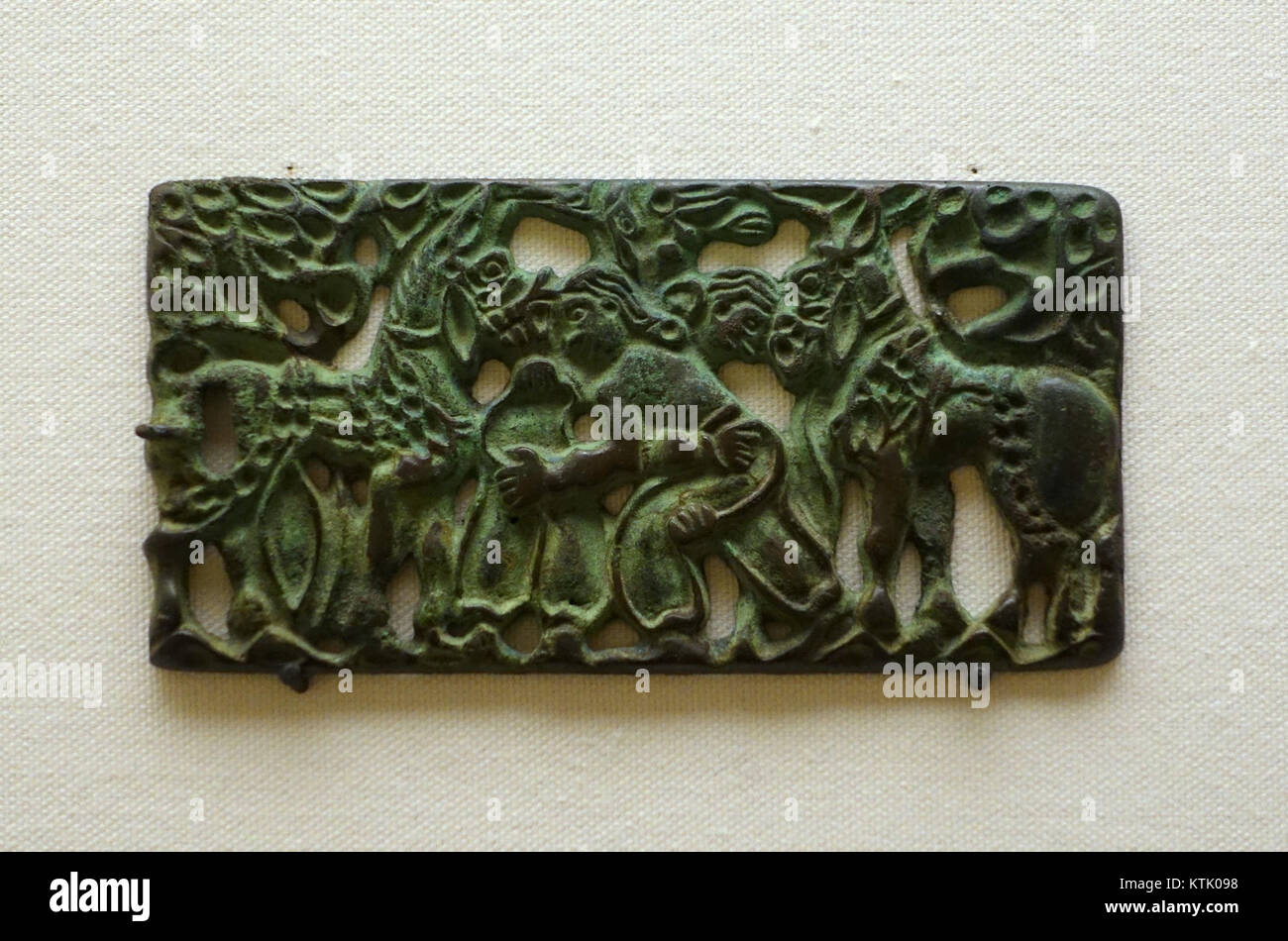 Plaque de ceinture avec conception de wrestling men, région de l'Ordos et occidentale de Chine du Nord, 2e siècle avant J.-C., Musée ethnologique, bronze DSC02172 Berlin Banque D'Images