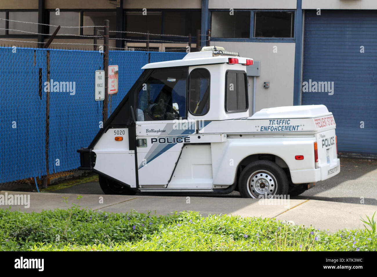 Cette image montre un véhicule associé à la police de Bellingham, Washington parking Enforcement. Il fait partie d'une série de documents sur les services municipaux dans la ville, en se concentrant sur l'application de la loi et le contrôle de la circulation. Banque D'Images