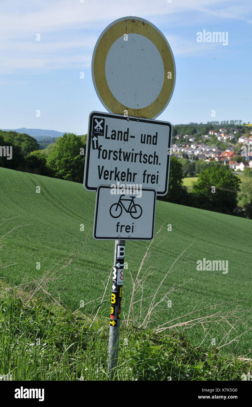 Bartenwetzerpfad et Eder Gelster Weg sont deux chemins historiques importants en Allemagne, connus pour leur rôle dans le réseau de transport et l'histoire culturelle de la région. Ils reflètent le paysage historique de la région. Banque D'Images