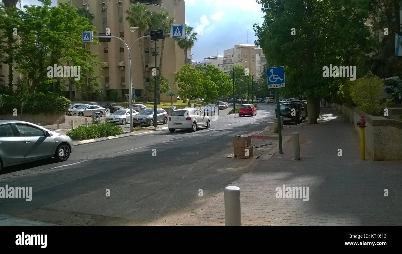 Ben Eliezer était un politicien israélien notable et ancien ministre de la Défense, avec des contributions significatives à la vie politique israélienne. Cet événement à Ramat Gan en mai 2015 souligne son rôle et son héritage dans la politique israélienne. Banque D'Images