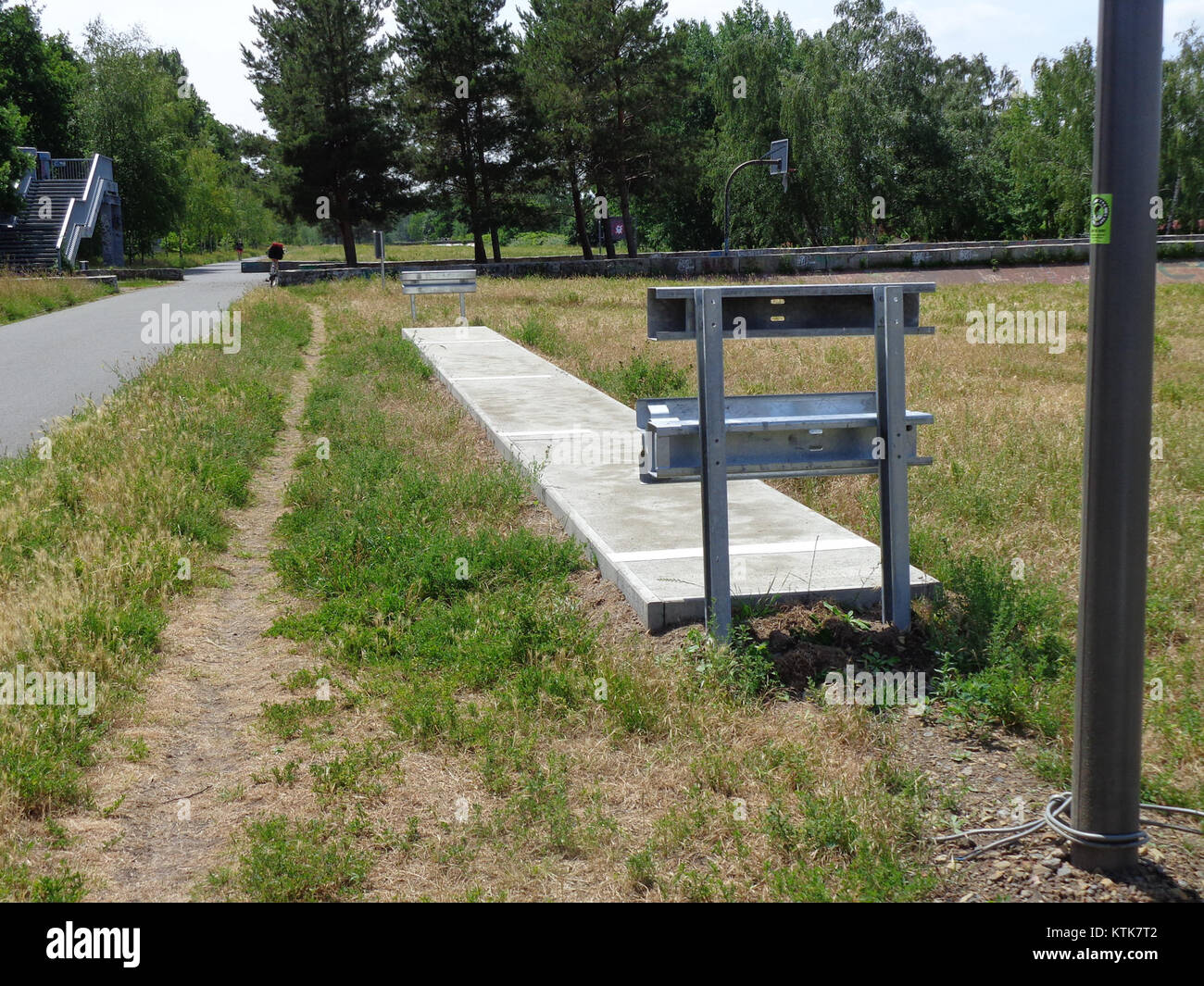 Le terme « Berlin béton EVI » fait probablement référence à un projet architectural ou de construction lié à des structures en béton à Berlin. Un contexte plus approfondi est nécessaire pour définir sa signification spécifique. Banque D'Images