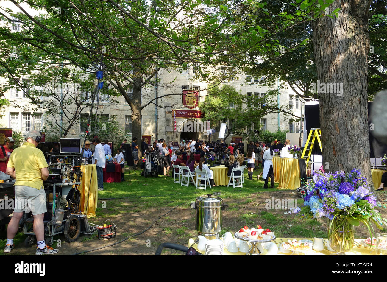 Une scène de la série télévisée « la beauté et la Bête », filmée à Toronto, au Canada, mettant en scène un moment d'interaction entre les personnages principaux. Banque D'Images