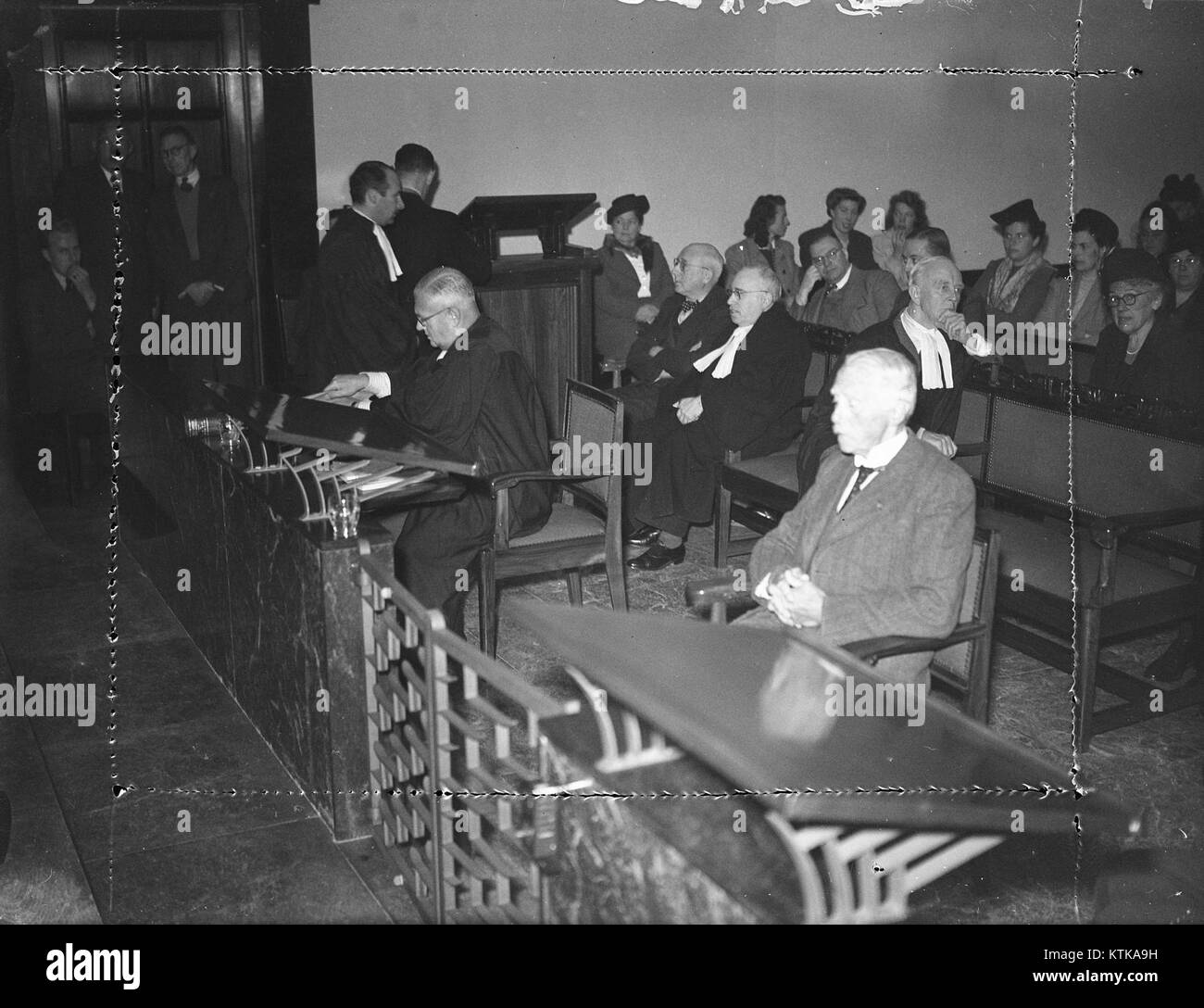Cette image montre l'emballage de 'Bevrijdingssigaretten merk Oro', une marque de cigarettes populaire pendant la période de libération. La marque de cigarettes symbolisait la liberté et a été largement distribuée pendant l'Europe de l'après-seconde Guerre mondiale. Banque D'Images