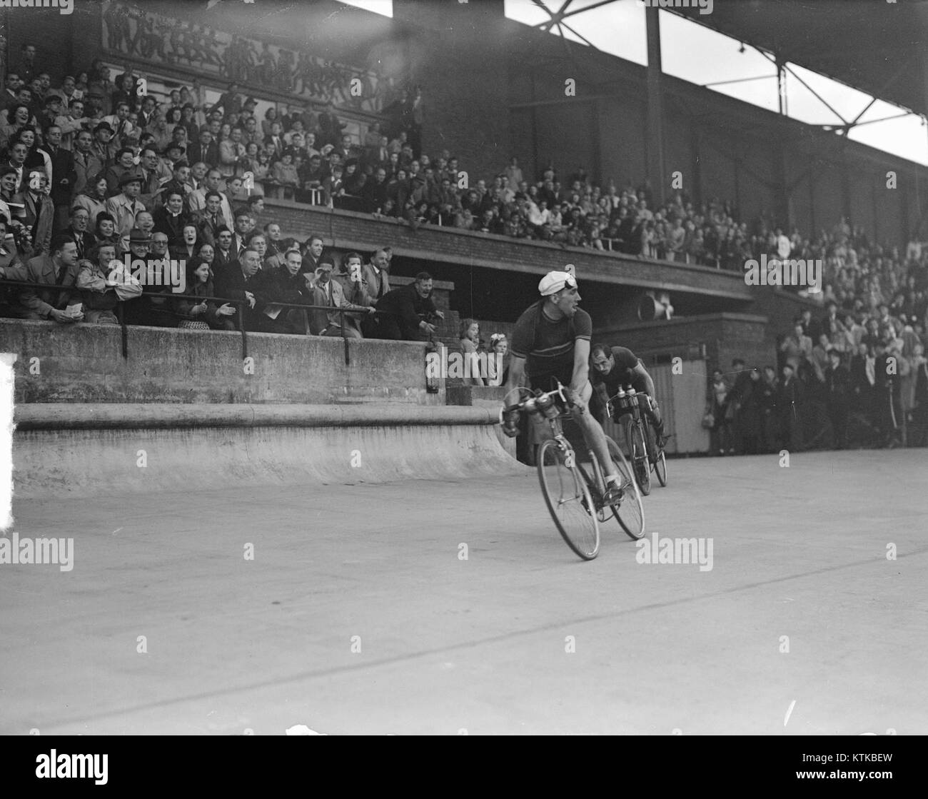 La Benelux amateur Cycling Race ('Beneluxwielerwedstrijd') est un événement annuel organisé pour les cyclistes amateurs de la région Benelux, mettant en vedette le cyclisme compétitif entre la Belgique, les pays-Bas et le Luxembourg. Banque D'Images