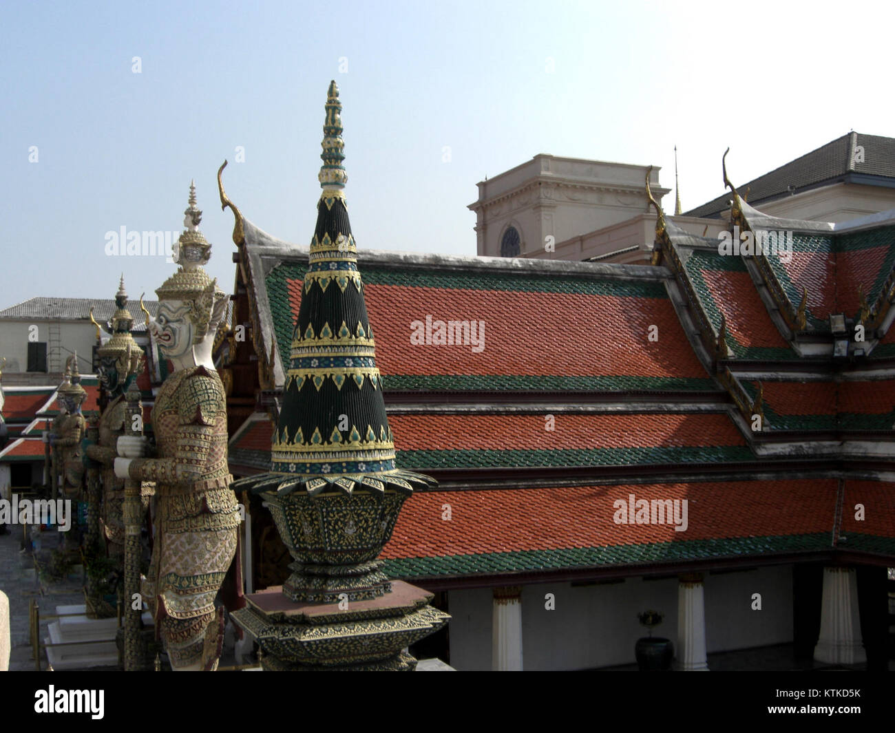 Le Palais Royal de Bangkok est un palais historiquement important, servant de résidence officielle au roi de Thaïlande. Il est connu pour sa beauté architecturale et son importance culturelle. Banque D'Images
