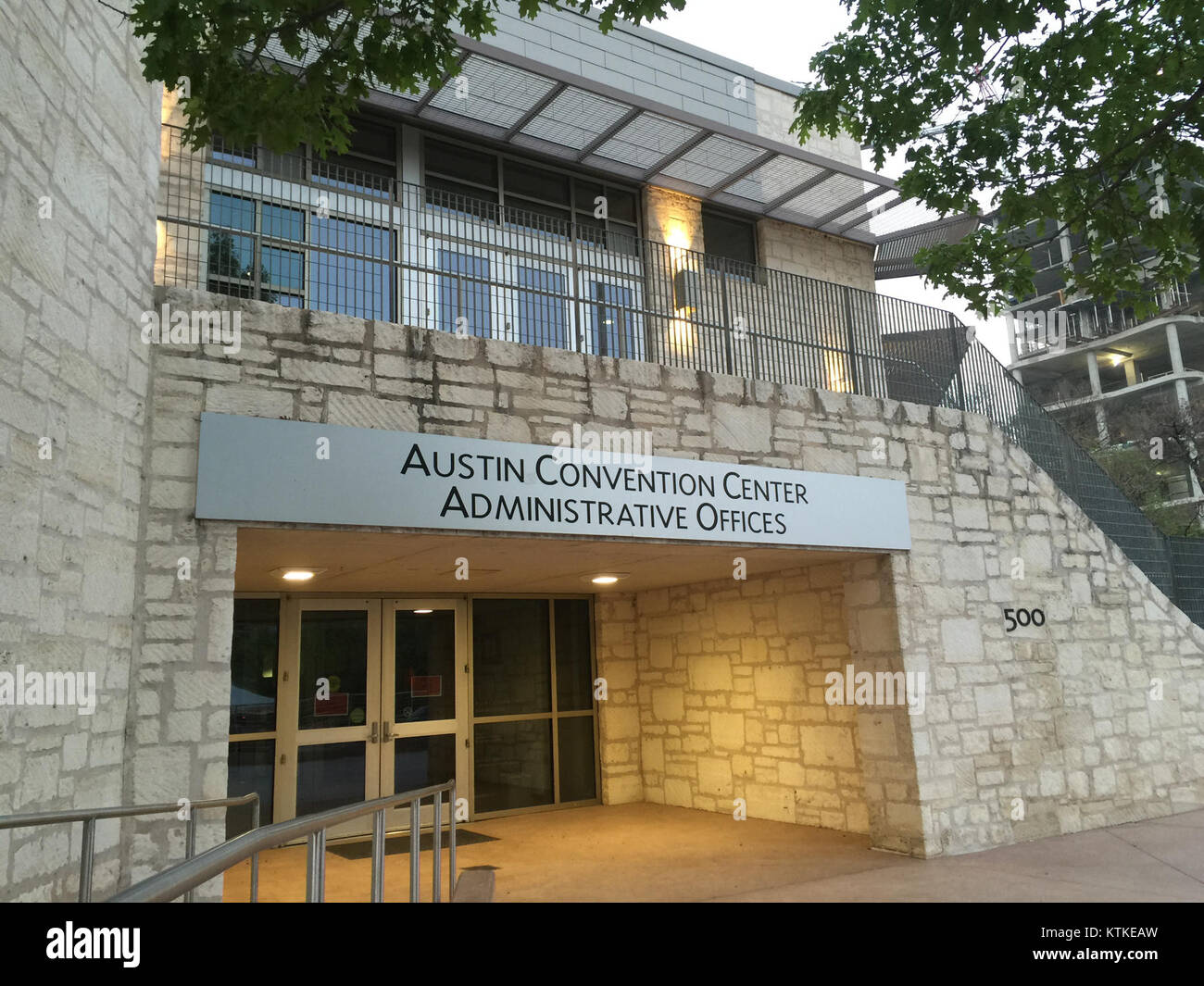 Le centre de congrès d'Austin est un lieu de rendez-vous majeur pour les événements à Austin, Texas. C’est un lieu clé pour les conventions, conférences et grands rassemblements publics, contribuant au paysage économique et culturel de cityÂ€™s. Banque D'Images