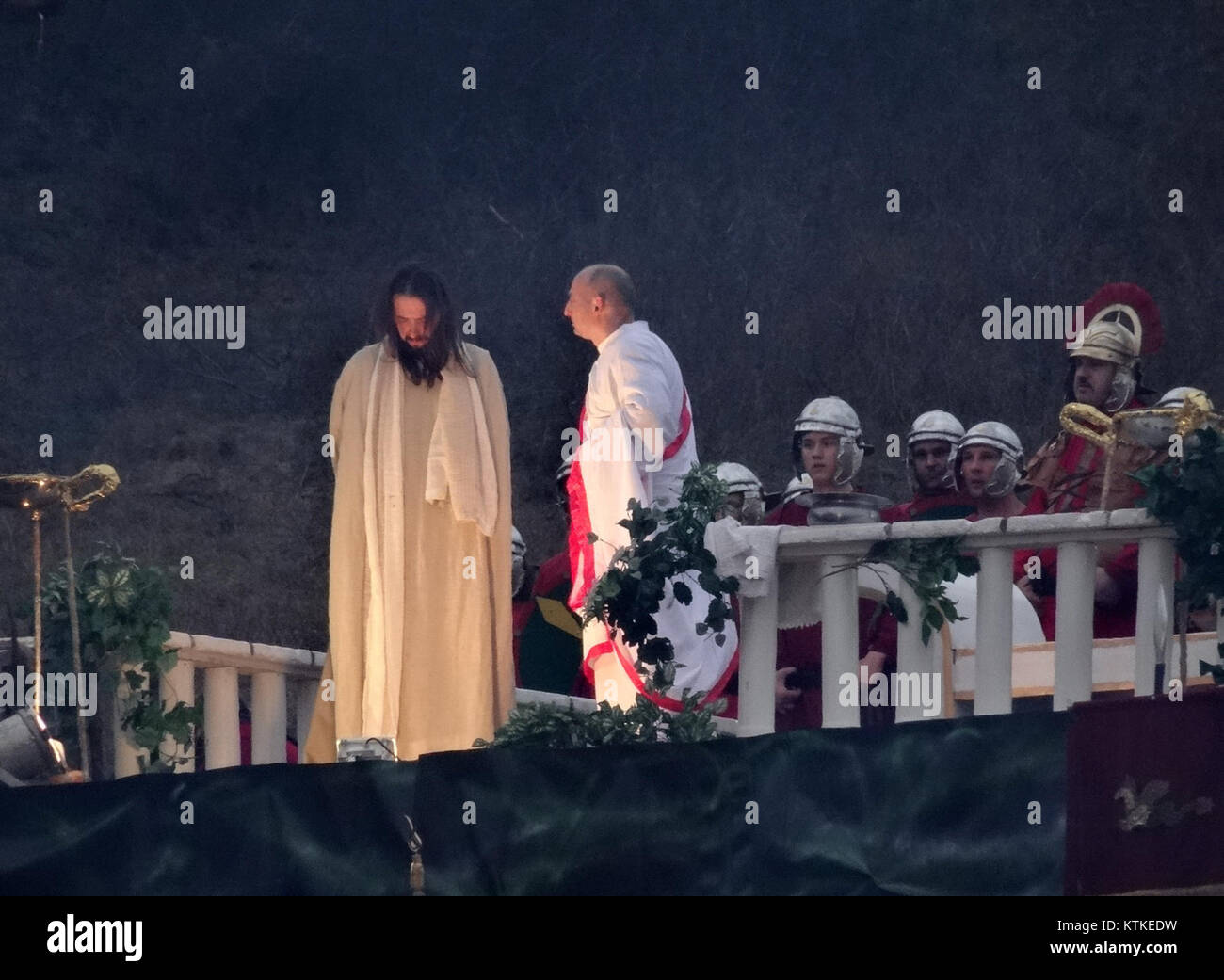 BDG Misterium11 est un événement artistique organisé en 2016 qui impliquait des performances et des installations immersives. L’événement visait à explorer les thèmes du mystère, de l’expérience humaine et de l’expression artistique à travers les formes d’art contemporain. Banque D'Images