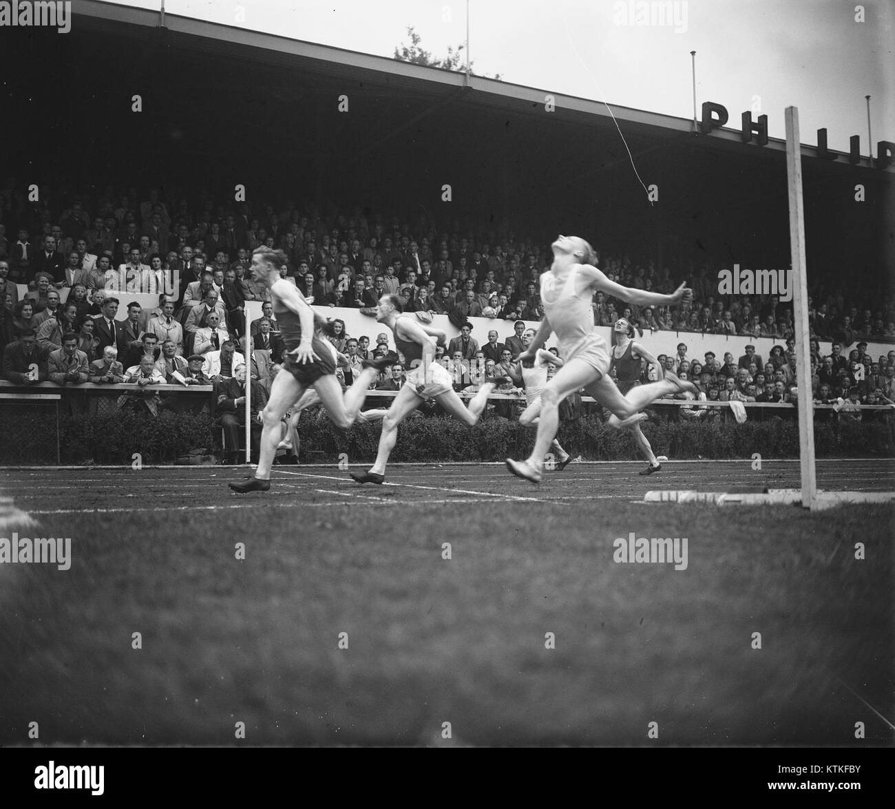 L'épreuve masculine du 200 mètres aux Championnats d'athlétisme d'Eindhoven met en vedette des athlètes d'élite en compétition dans une course à grande vitesse, marquant un événement important dans l'athlétisme européen. Banque D'Images
