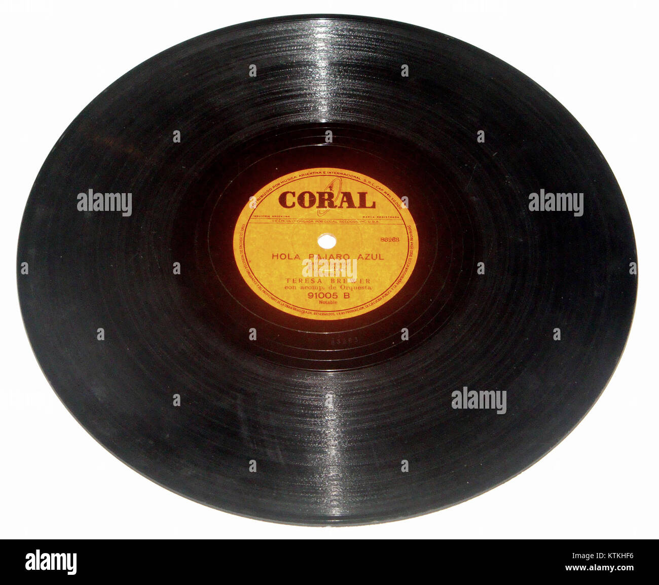 Un disque de 78 tours par minute (tours par minute) est un type de disque phonographique, couramment utilisé de la fin du XIXe siècle au milieu du XXe siècle. Ces disques étaient faits de shellac et jouaient de la musique ou des enregistrements audio à une vitesse de 78 tours par minute. Banque D'Images