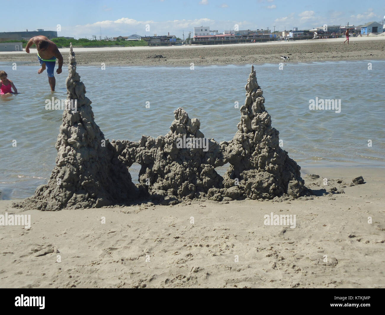 Le château goutte à goutte à Wildwood, New Jersey, est une attraction architecturale, souvent construite à partir de sable dans un style unique ressemblant à un château. C'est une caractéristique populaire sur la plage, en particulier lors des visites familiales et des festivals. Banque D'Images
