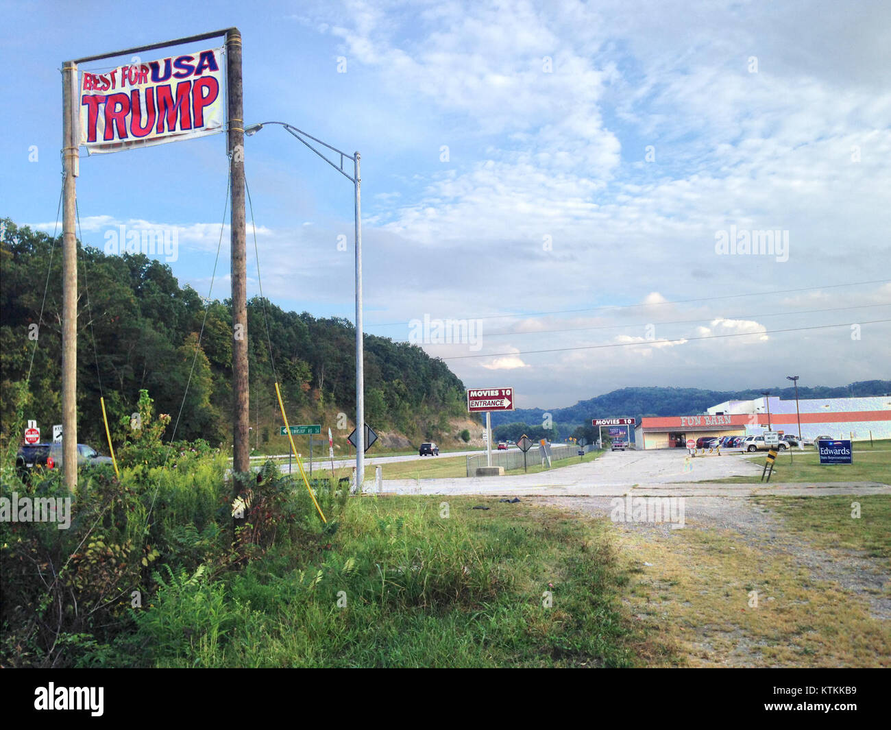 L'image intitulée « Best for USA Trump » fait référence à une représentation visuelle liée à l'ancien président américain Donald Trump, symbolisant souvent un message politique ou son influence. L'image précise capture un moment d'importance politique au cours de sa présidence ou de sa campagne. Banque D'Images