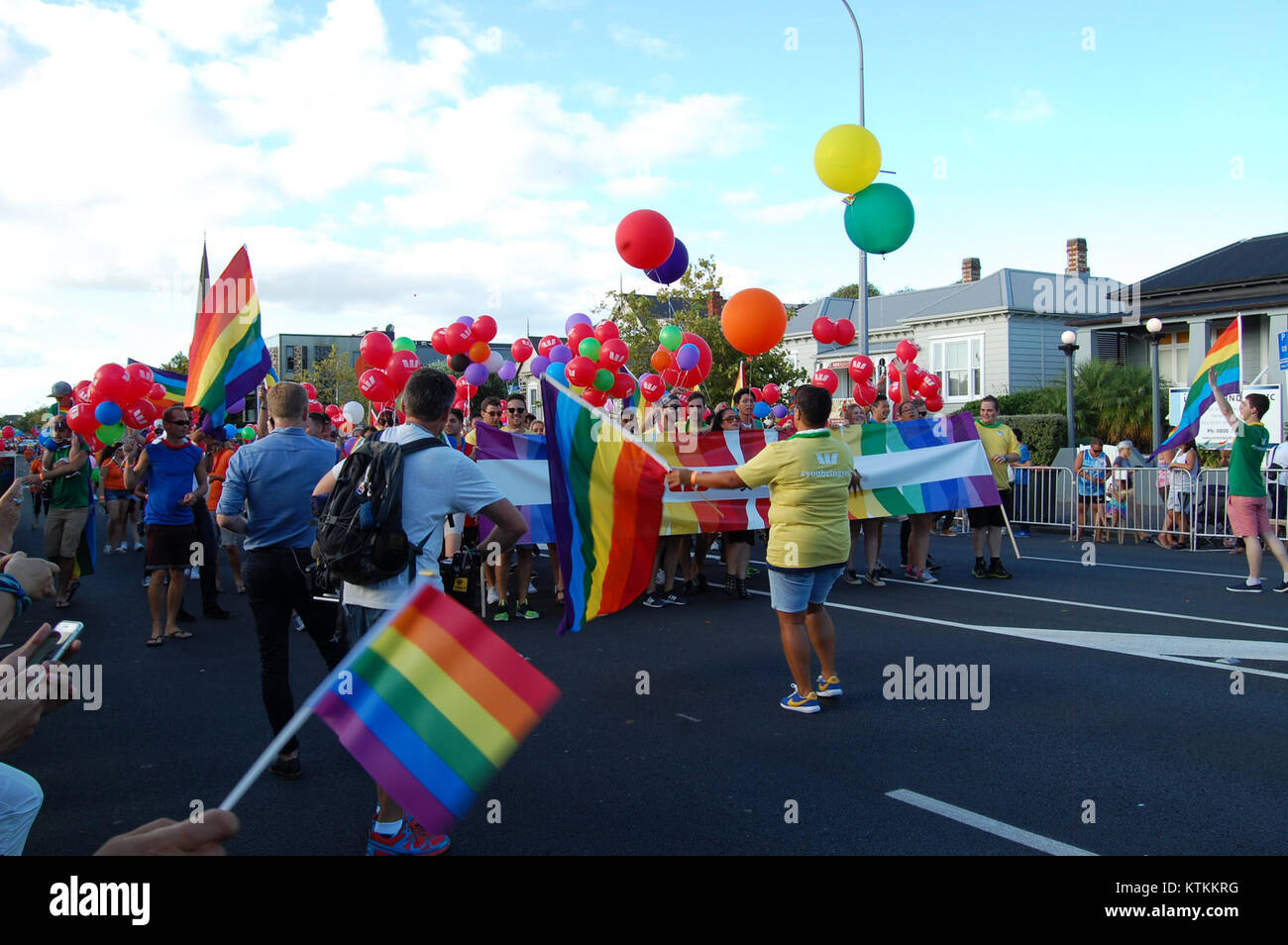 La Auckland Pride Parade, qui a lieu le 24 février 2016, est un événement important célébrant les droits et la culture LGBTQ+ en Nouvelle-Zélande, promouvant l’inclusion et la diversité. Banque D'Images La Auckland Pride Parade, qui a lieu le 24 février 2016, est un événement important célébrant les droits et la culture LGBTQ+ en Nouvelle-Zélande, promouvant l’inclusion et la diversité. Banque D'Images