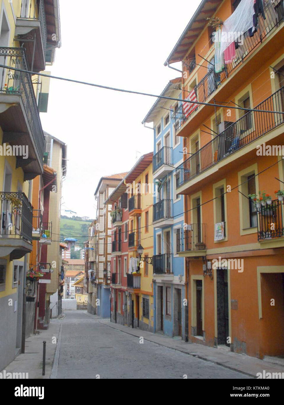 Bermeo est une ville côtière du pays Basque, en Espagne, connue pour son histoire maritime et son port pittoresque. Cette référence peut se rapporter à un lieu ou à un événement spécifique dans l'histoire de la ville. Banque D'Images