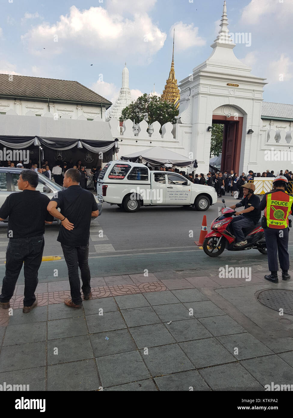 Le Grand Palais de Bangkok est un site culturel et historique majeur, connu pour son architecture étonnante et son importance dans l'histoire royale thaïlandaise. Cette photo a été prise en janvier 2017, montrant la grandeur du palais. Banque D'Images